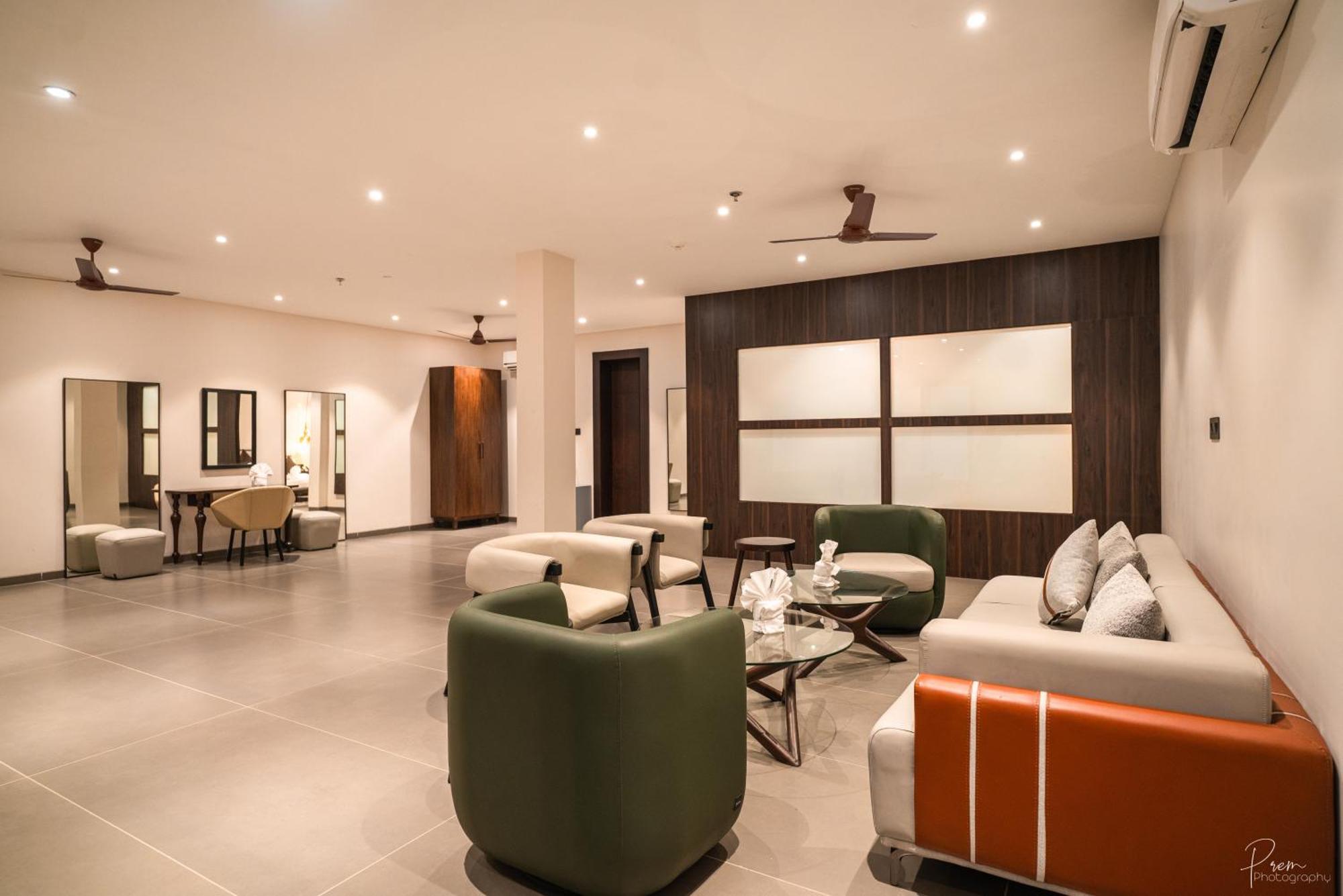 Hotel Omaya Garden Rāipur Eksteriør billede