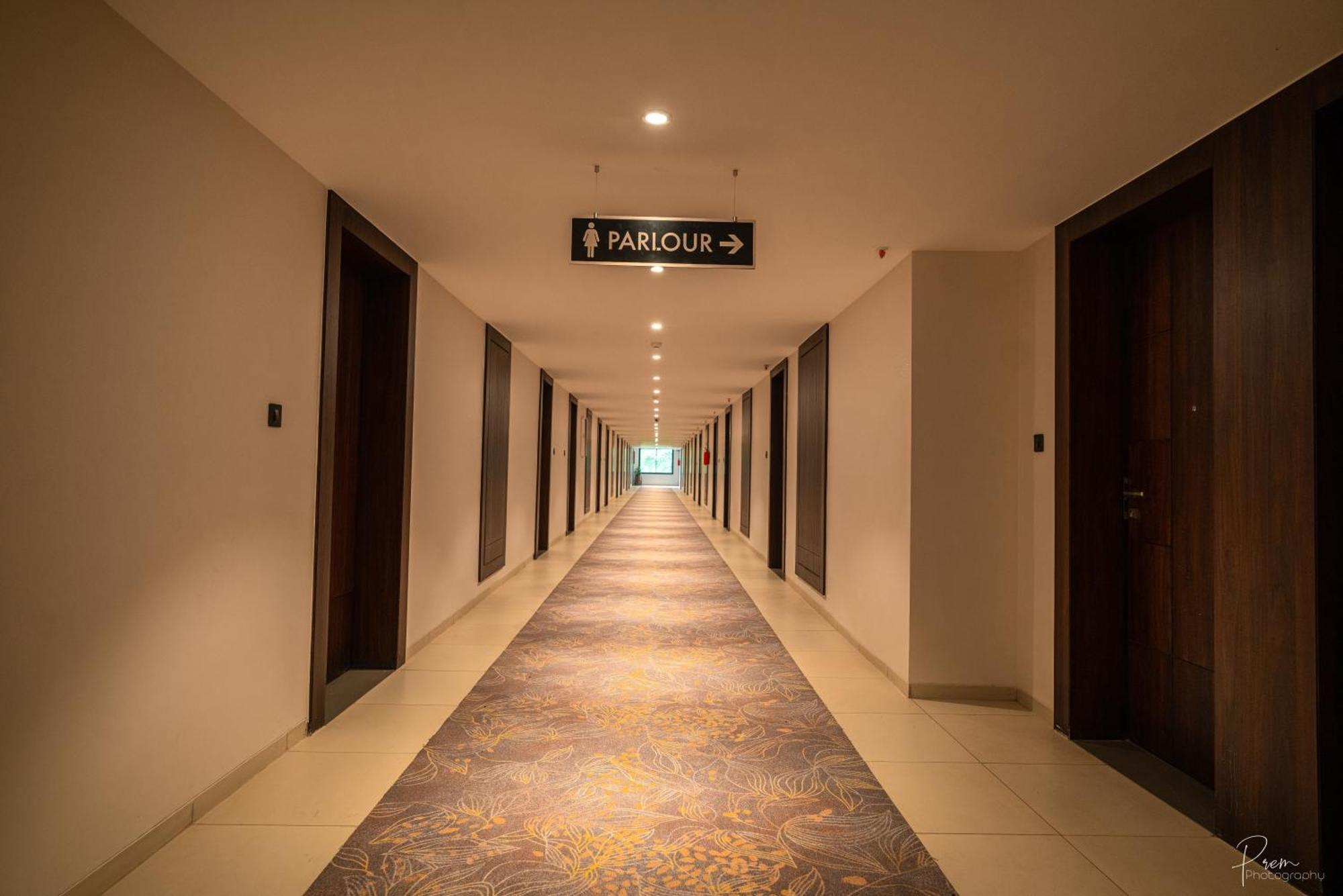Hotel Omaya Garden Rāipur Eksteriør billede