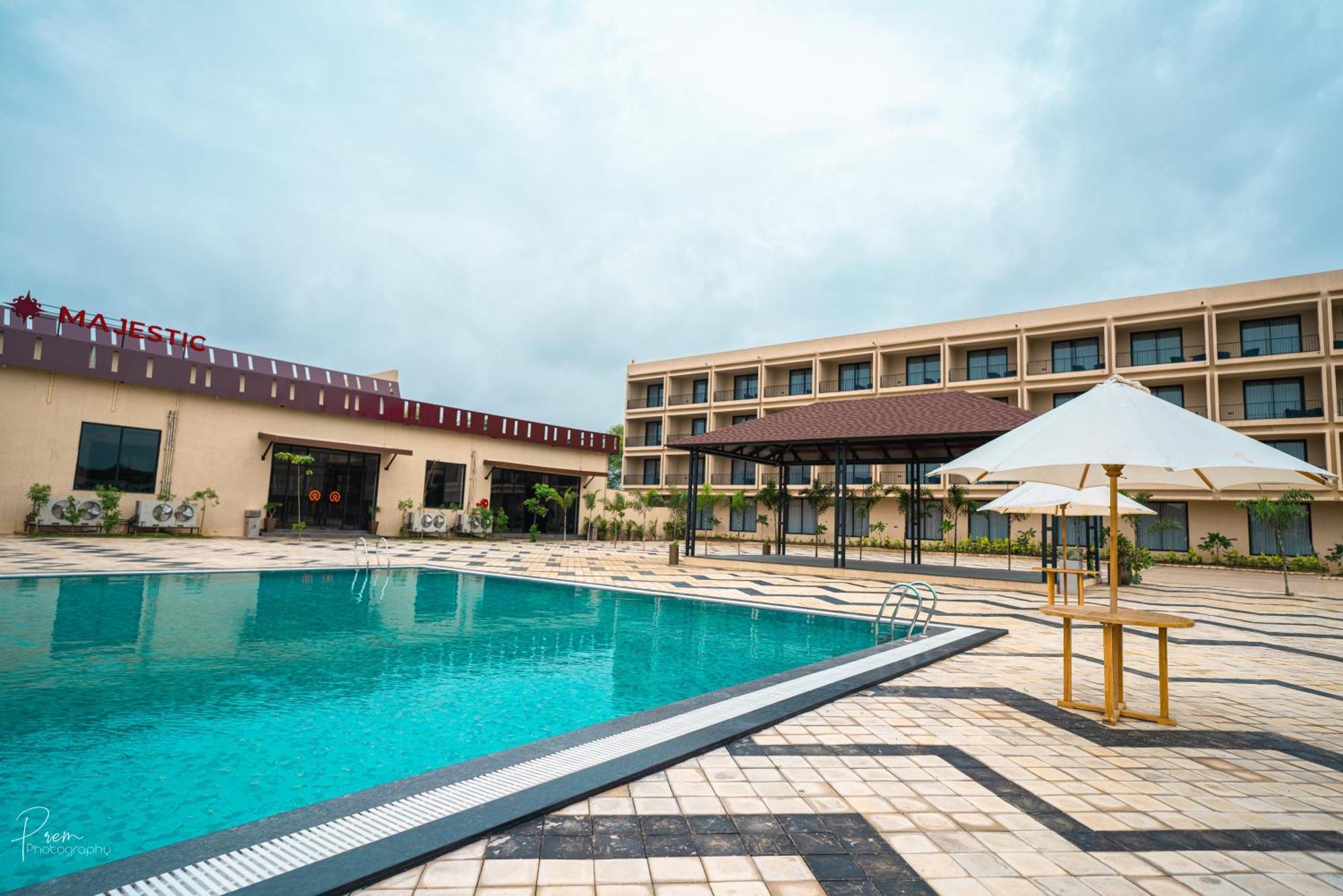 Hotel Omaya Garden Rāipur Eksteriør billede