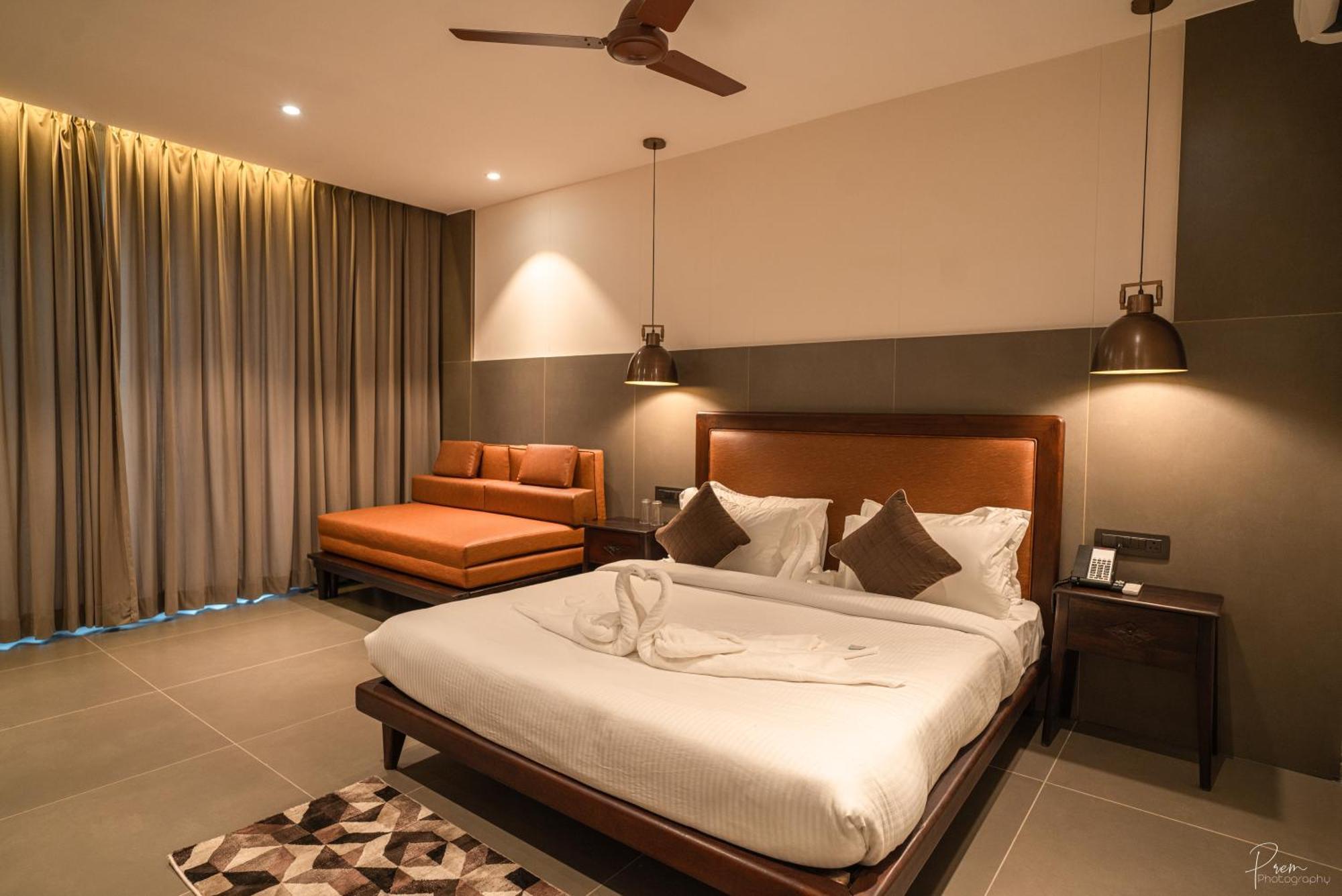 Hotel Omaya Garden Rāipur Eksteriør billede