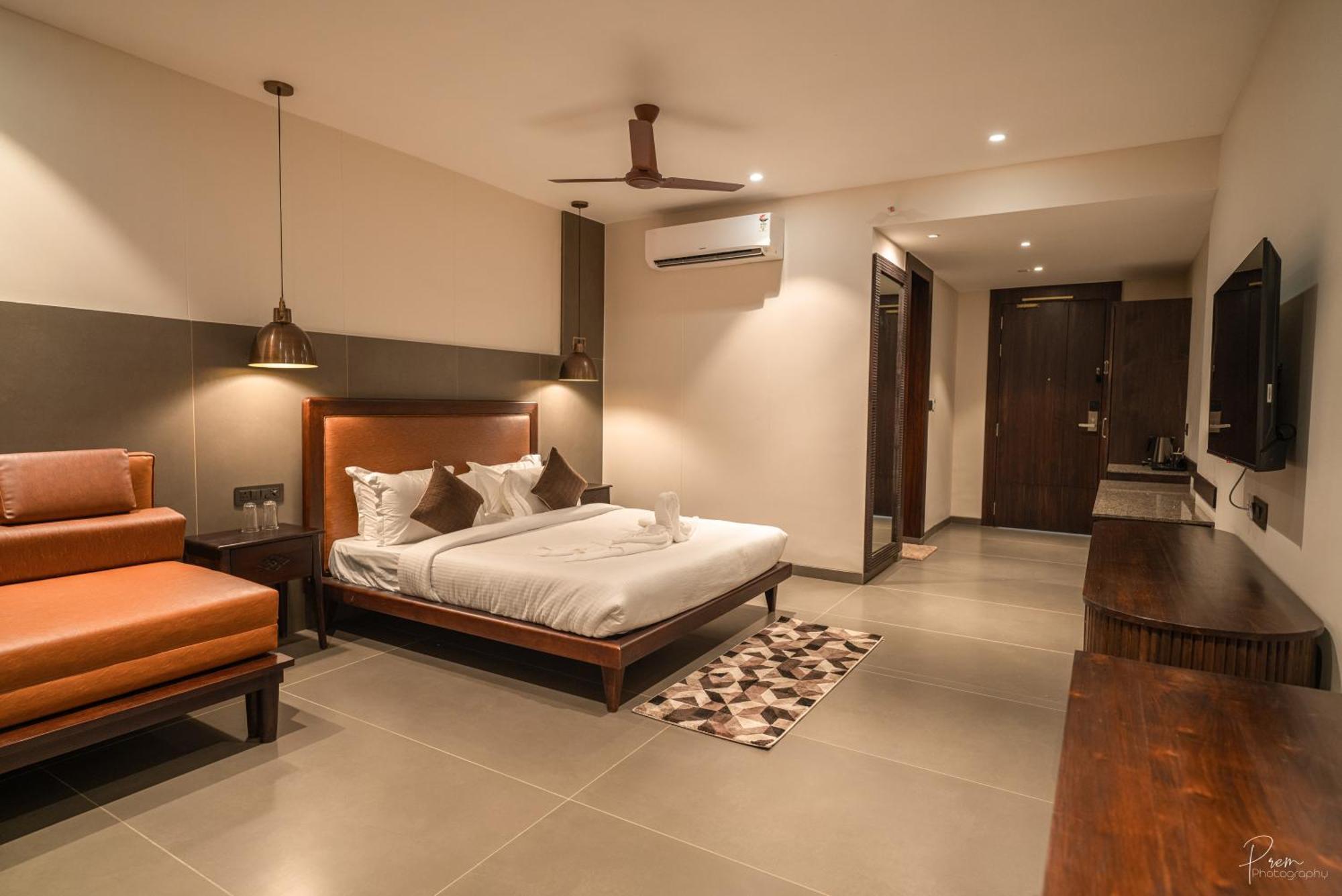 Hotel Omaya Garden Rāipur Eksteriør billede