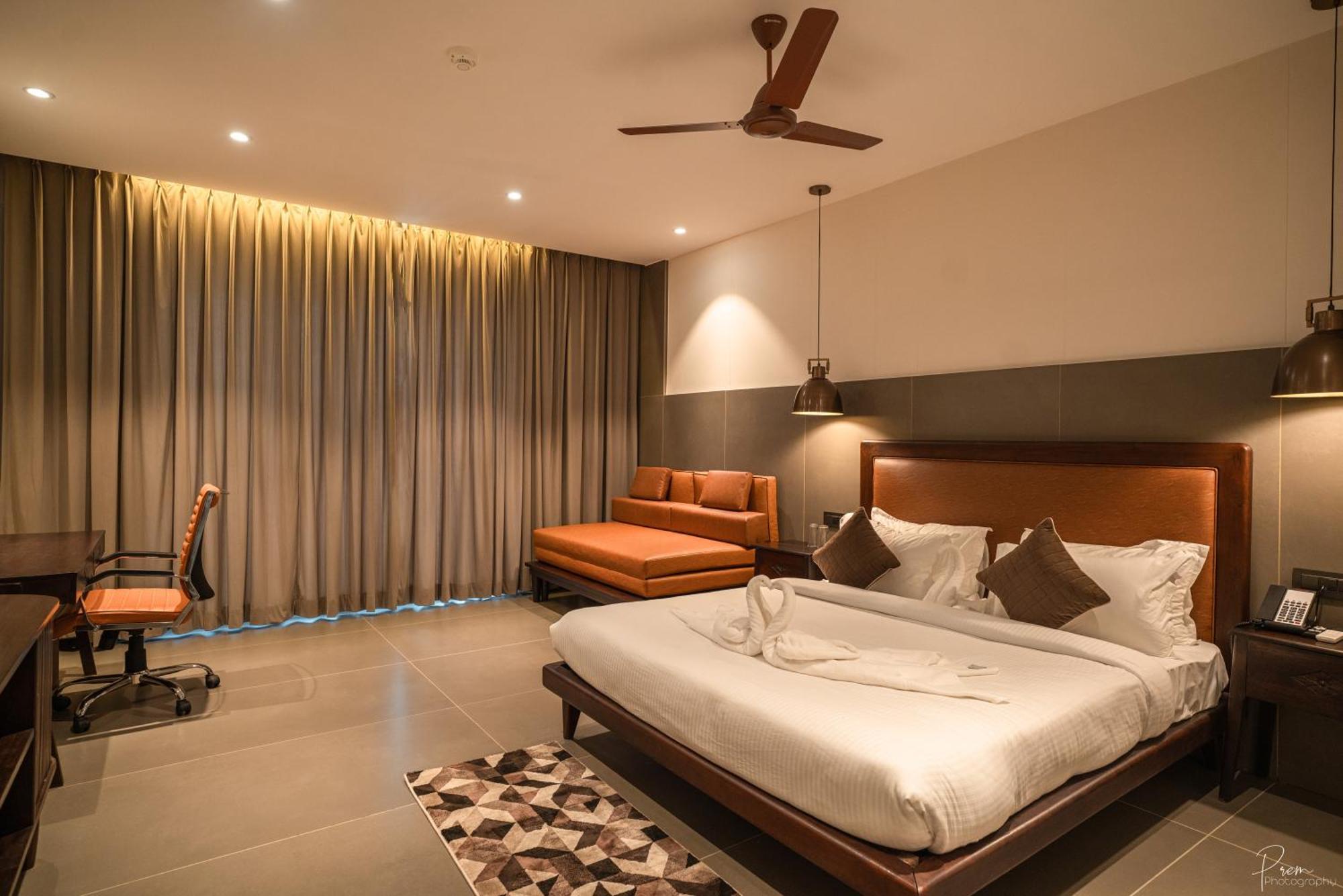 Hotel Omaya Garden Rāipur Eksteriør billede