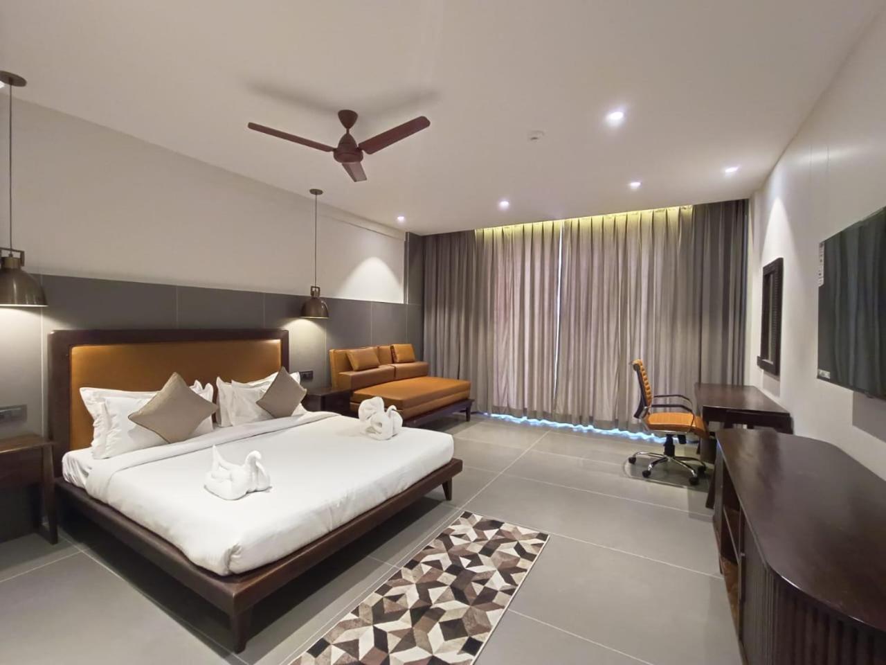 Hotel Omaya Garden Rāipur Eksteriør billede